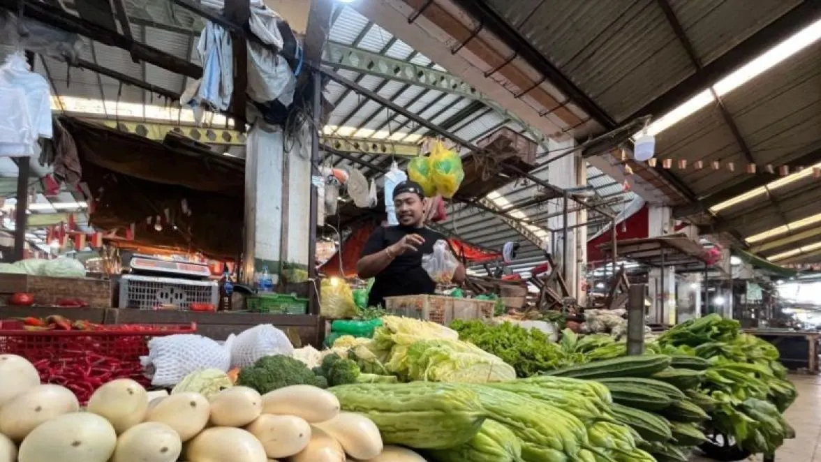 Penjual sayur di Pasar Flamboyan Pontianak