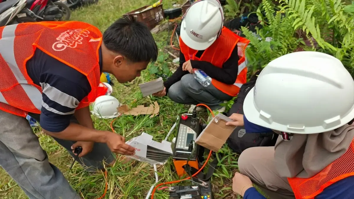 Pengambilan data bawah permukaan untuk penentuan lokasi sumur bor kerjasama dengan Polres bersama timdari Program Studi Fisika.