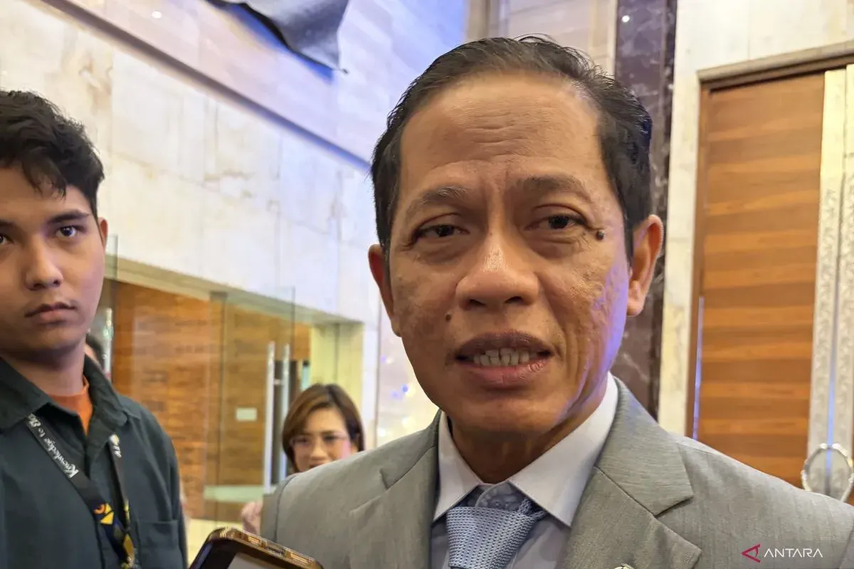 Wakil Menteri Koordinator (Wamenko) Bidang Pangan Hanif Faisol Nurofiq saat menanggapi pertanyaan awak media di Jakarta, Kamis (8/10/2026).