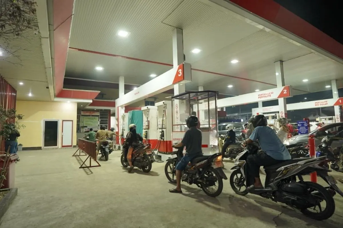 Pemerintah Kabupaten Ketapang, Kalimantan Barat, membatasi sementara pembelian bahan bakar minyak (BBM) bersubsidi untuk menjaga pemerataan distribusi di tengah antrean panjang di stasiun pengisian bahan bakar umum (SPBU).