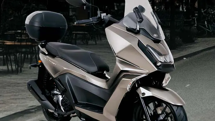 Kymco Skytown 150.