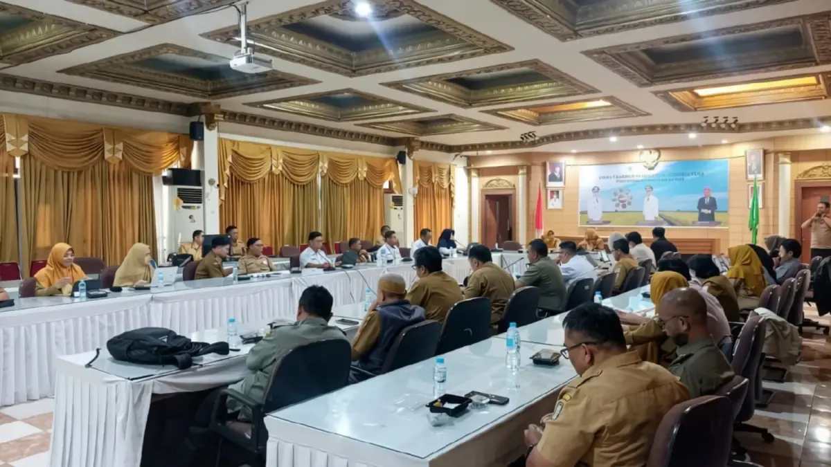 Rapat Pembahasan Pergub Perladangan pada Senin (19/10) di Aula Dinas Tanaman Pangan dan Hortikultura (TPH) Kalbar.