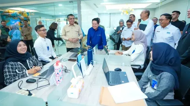 Direktur Utama BRI Hery Gunardi dalam kunjungan Menteri Ketenagakerjaan Republik Indonesia Yassierli ke Kantor Pusat BRI, Jakarta, Jumat (23/10/2026).