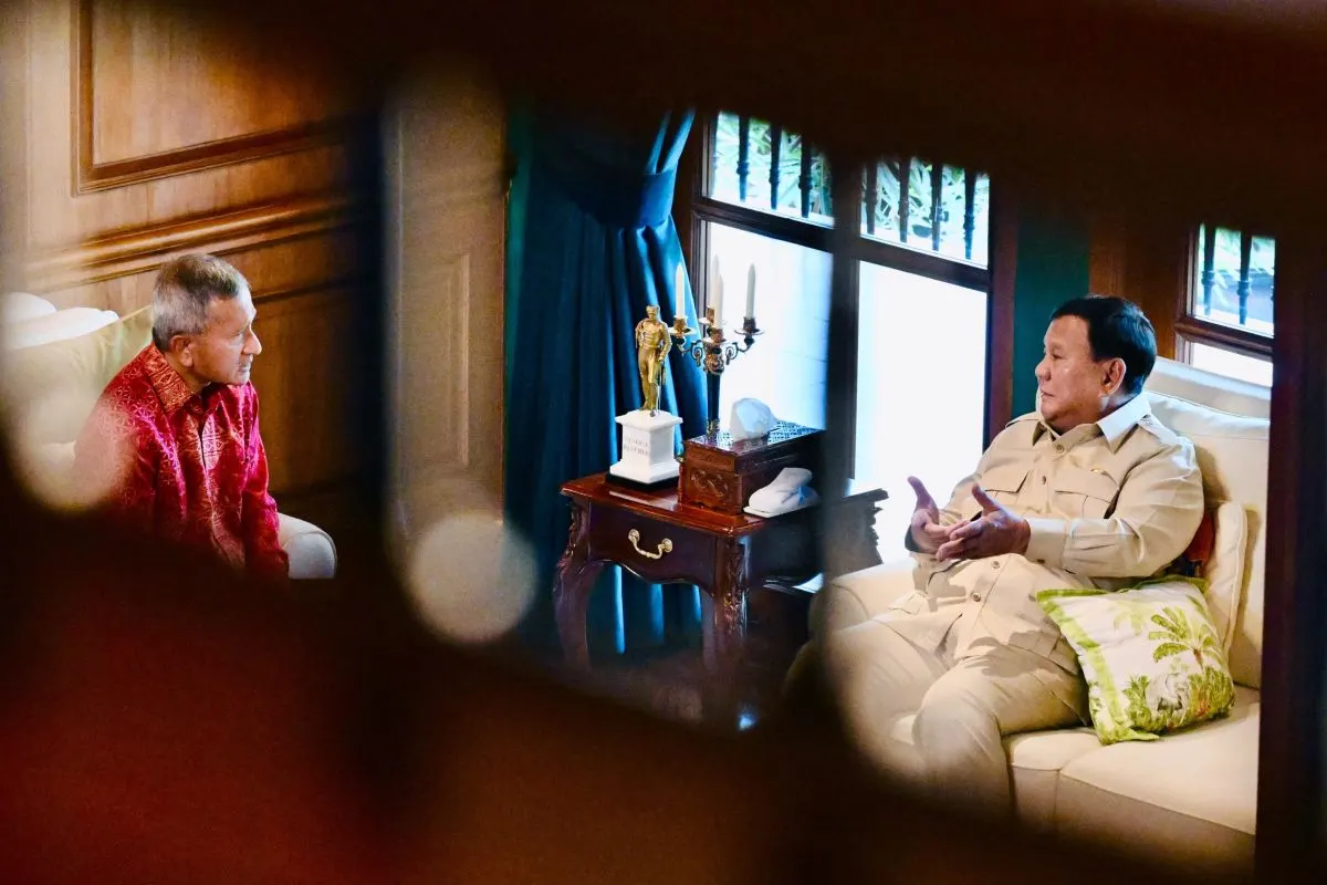 Presiden Prabowo Subianto (kanan) dan Menlu Singapura Vivian Balakrishnan dalam pertemuan di Hambalang, Bogor, Jawa Barat pada Rabu (28/10/2026)