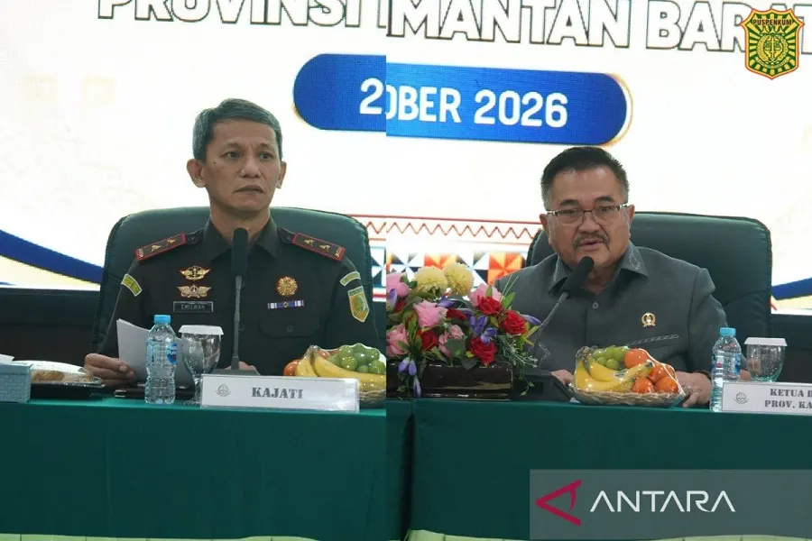 Kajati Kalbar Emilwan Ridwan menerima konsultasi Ketua DPRD Kalbar Aloysius beserta jajaran di Kantor Kejati Kalbar, Pontianak, Kalbar.