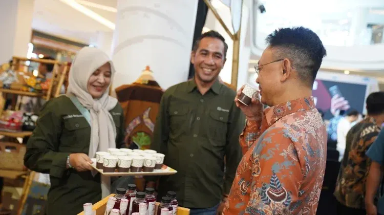 Wali Kota Pontianak Edi Rusdi Kamtono menghadiri peluncuran Bulan Inklusi Keuangan 2026