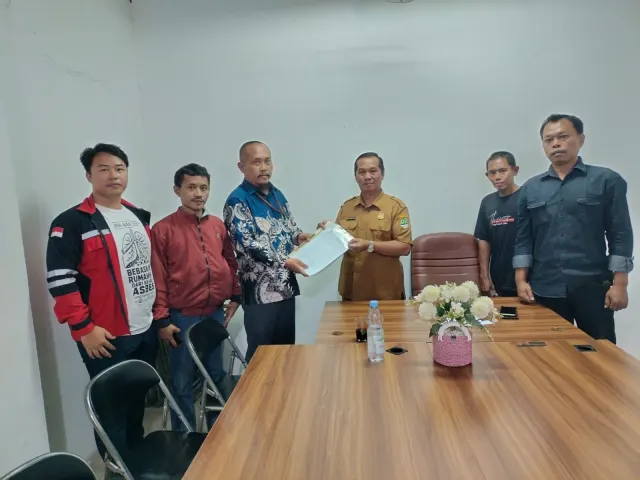 Mantan Pekerja Asbes Laporkan Dugaan Penyakit Akibat Kerja ke Pengawas Karawang