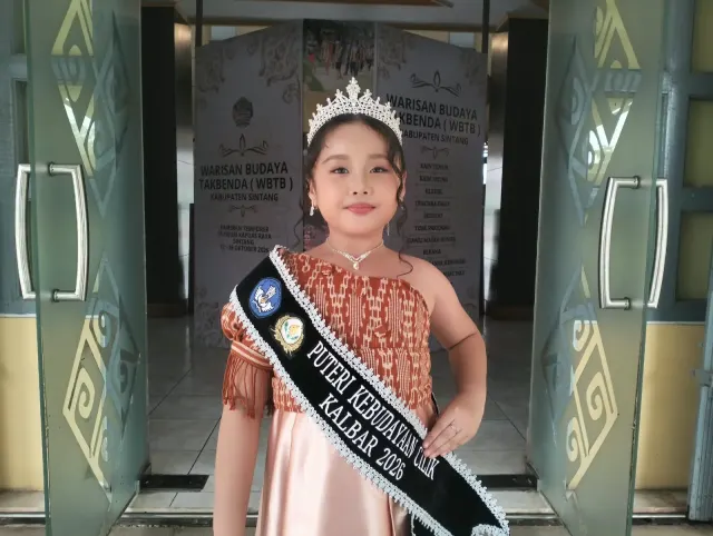Putri Kebudayaan Cilik Kalbar Gloria Adisti Tampil di Pameran Museum Kapuas Raya