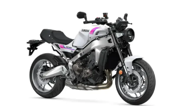 Yamaha XSR900 2027 Tampil dengan Warna Pink-Biru, Terinspirasi YZF750R